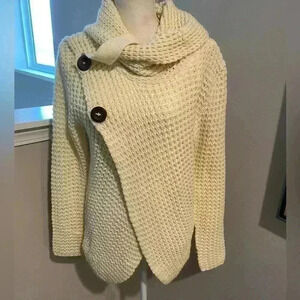 Main Strip Ivory Sweater With Buttons Size Small